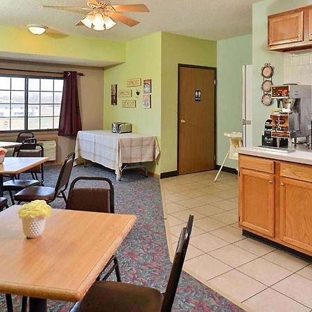 Sauk River Inn & Suites, A Travelodge By Wyndham Sauk Centre Екстериор снимка