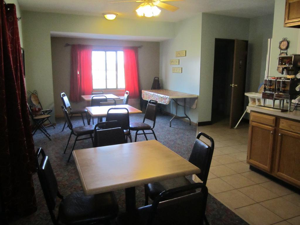 Sauk River Inn & Suites, A Travelodge By Wyndham Sauk Centre Екстериор снимка