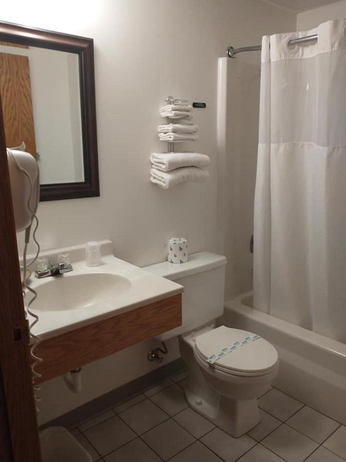 Sauk River Inn & Suites, A Travelodge By Wyndham Sauk Centre Екстериор снимка
