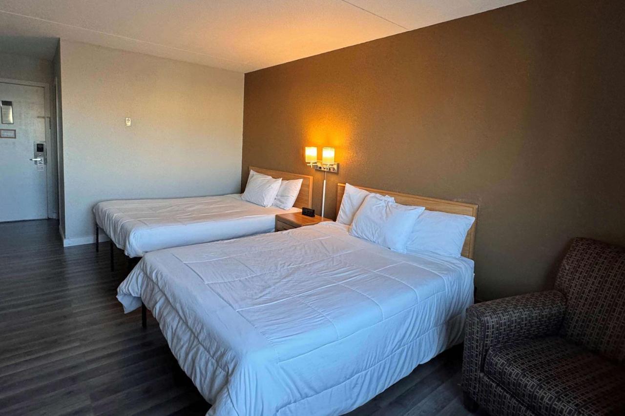 Sauk River Inn & Suites, A Travelodge By Wyndham Sauk Centre Екстериор снимка