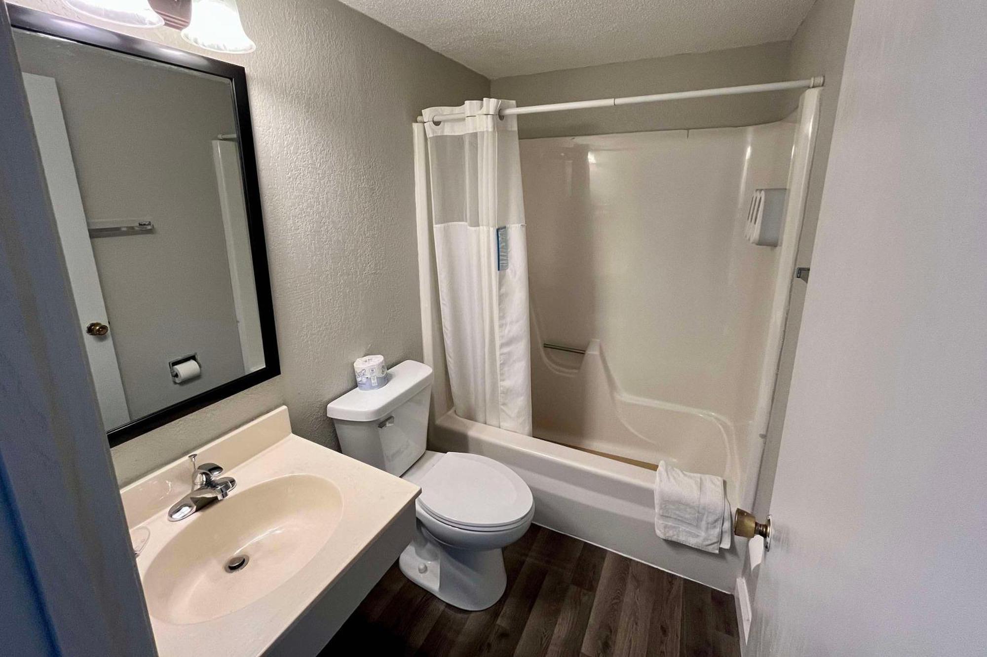 Sauk River Inn & Suites, A Travelodge By Wyndham Sauk Centre Екстериор снимка