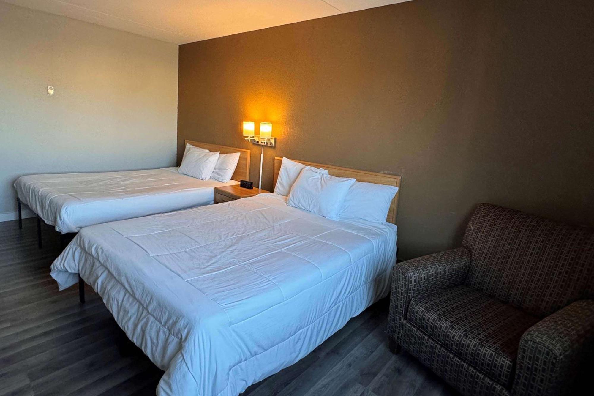 Sauk River Inn & Suites, A Travelodge By Wyndham Sauk Centre Екстериор снимка