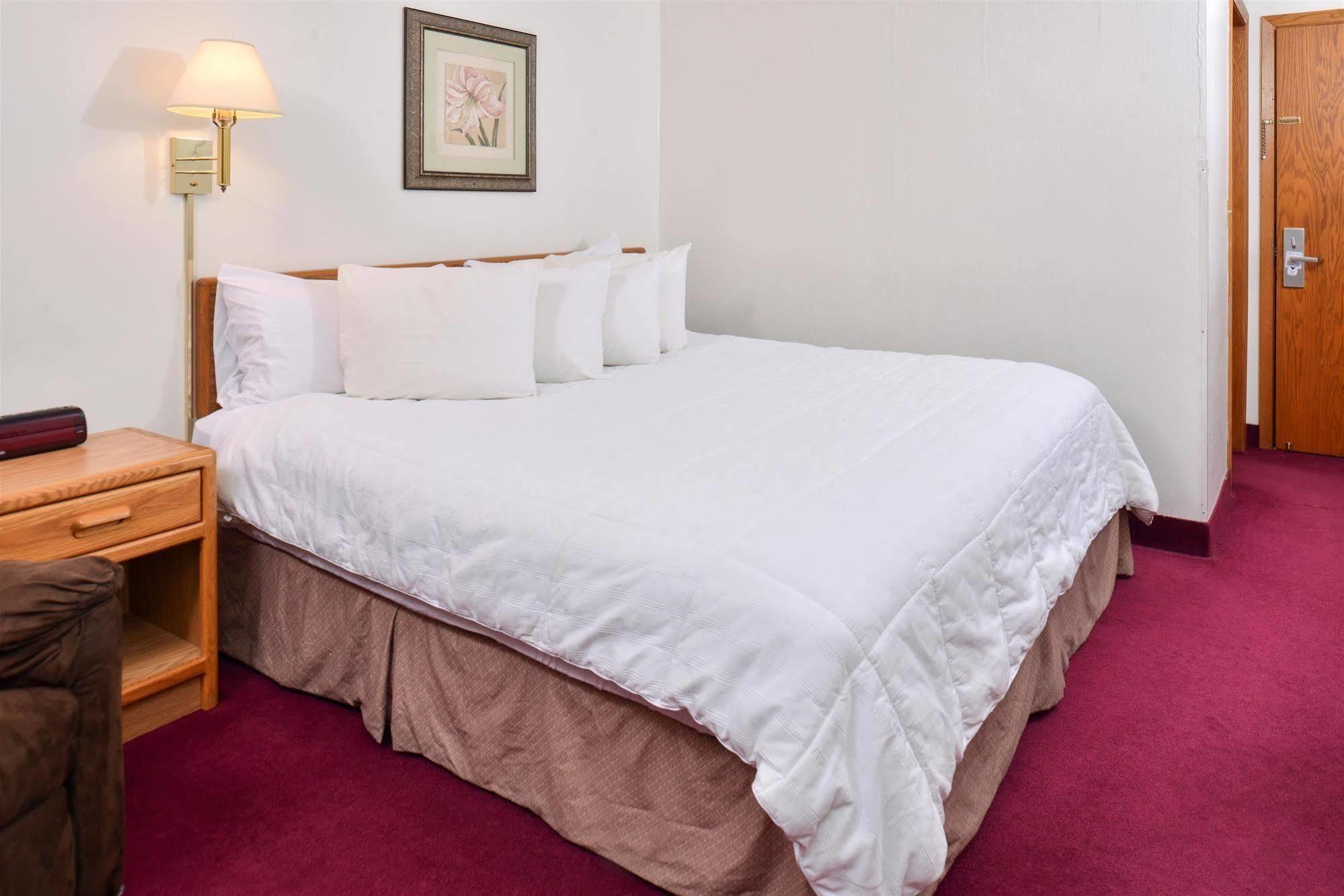 Sauk River Inn & Suites, A Travelodge By Wyndham Sauk Centre Екстериор снимка