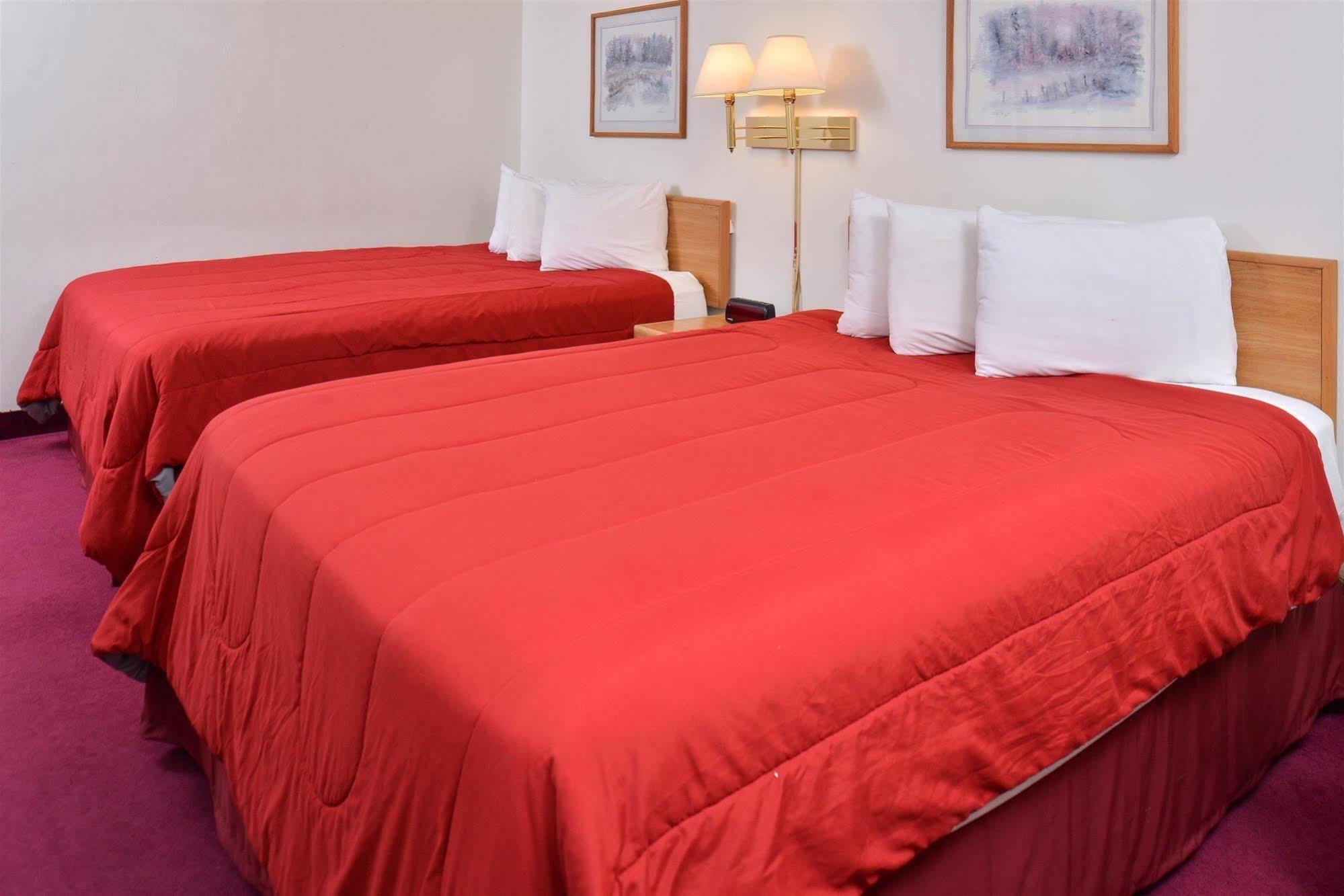 Sauk River Inn & Suites, A Travelodge By Wyndham Sauk Centre Екстериор снимка