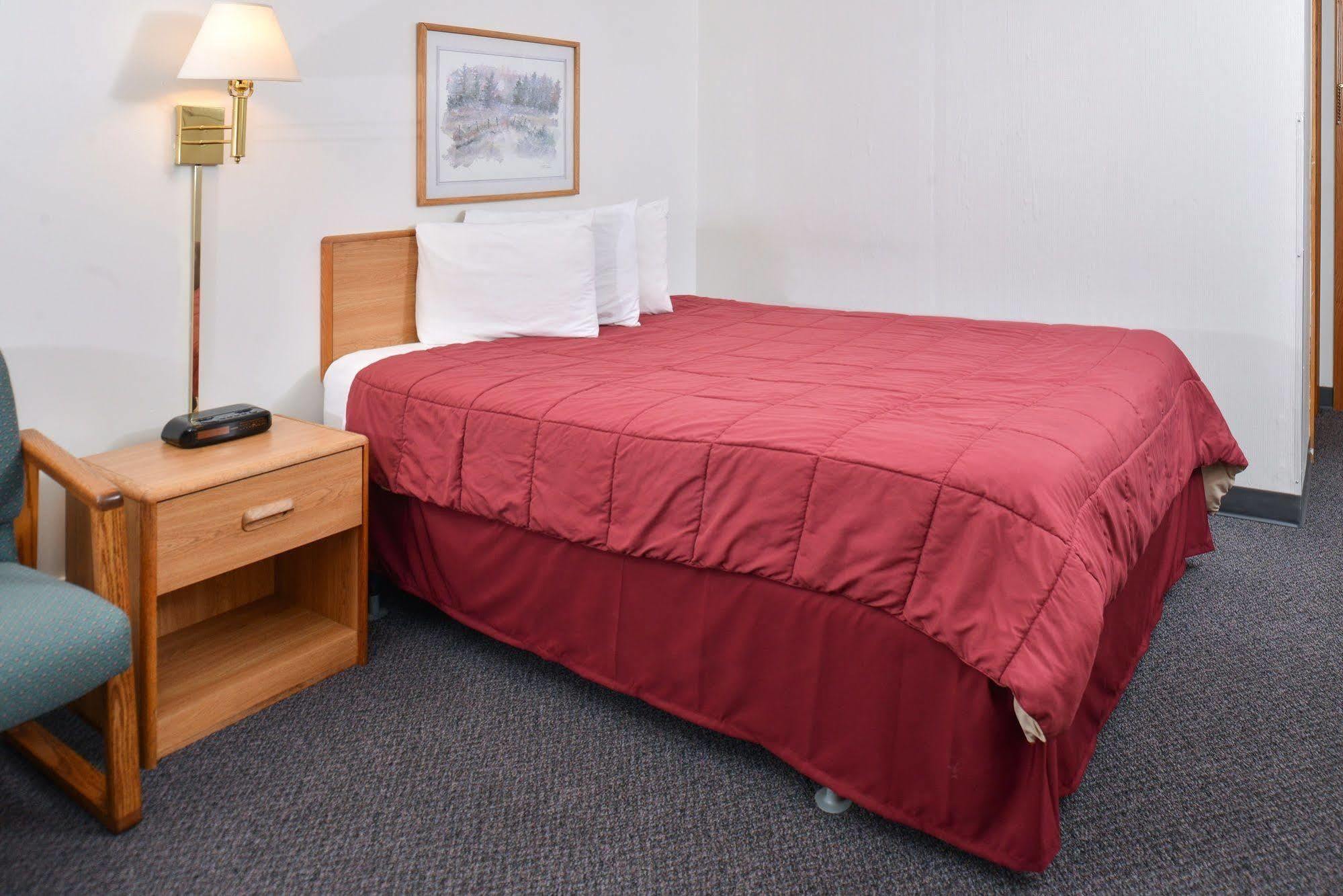 Sauk River Inn & Suites, A Travelodge By Wyndham Sauk Centre Екстериор снимка