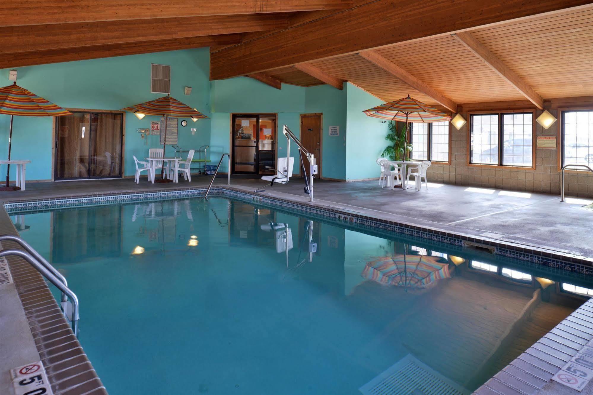Sauk River Inn & Suites, A Travelodge By Wyndham Sauk Centre Екстериор снимка